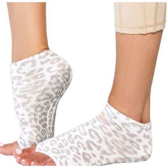 1/$20 or 2/$28 Rhiannon Low Show Grip Sock - Picture 1 of 3